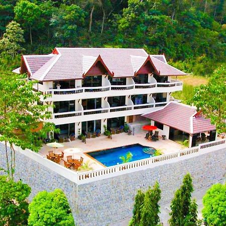 Aksarai Hotel Patong Exterior photo