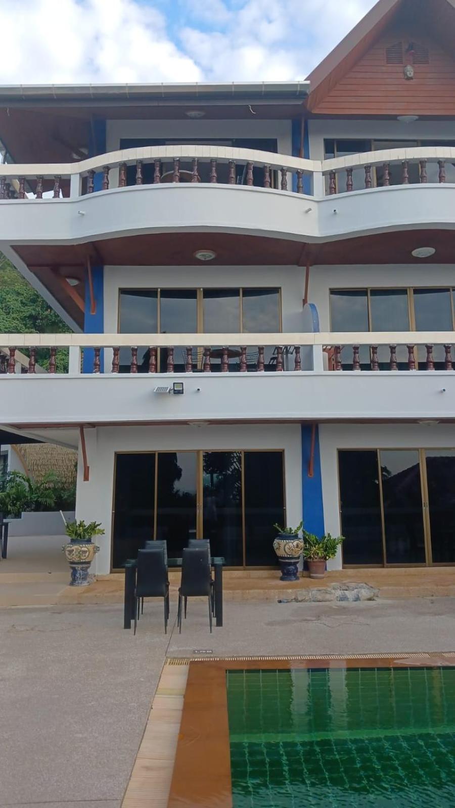 Aksarai Hotel Patong Exterior photo