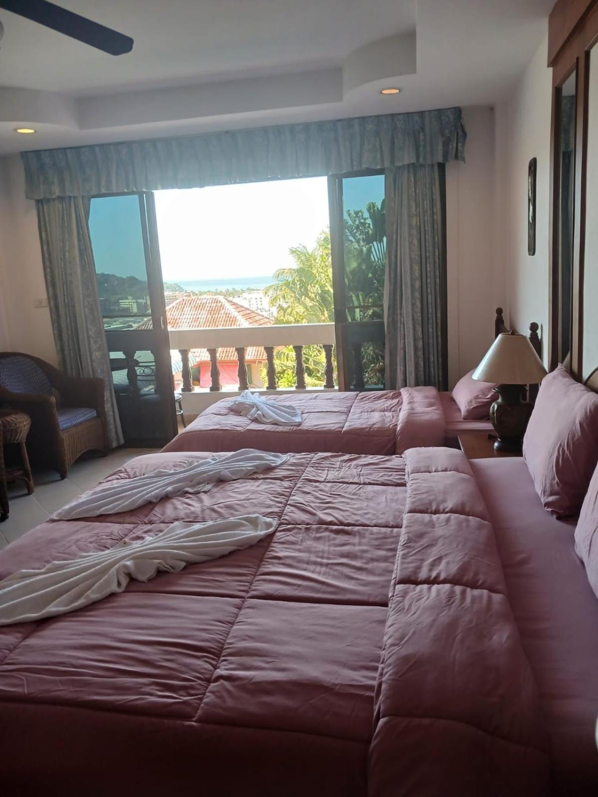 Aksarai Hotel Patong Exterior photo