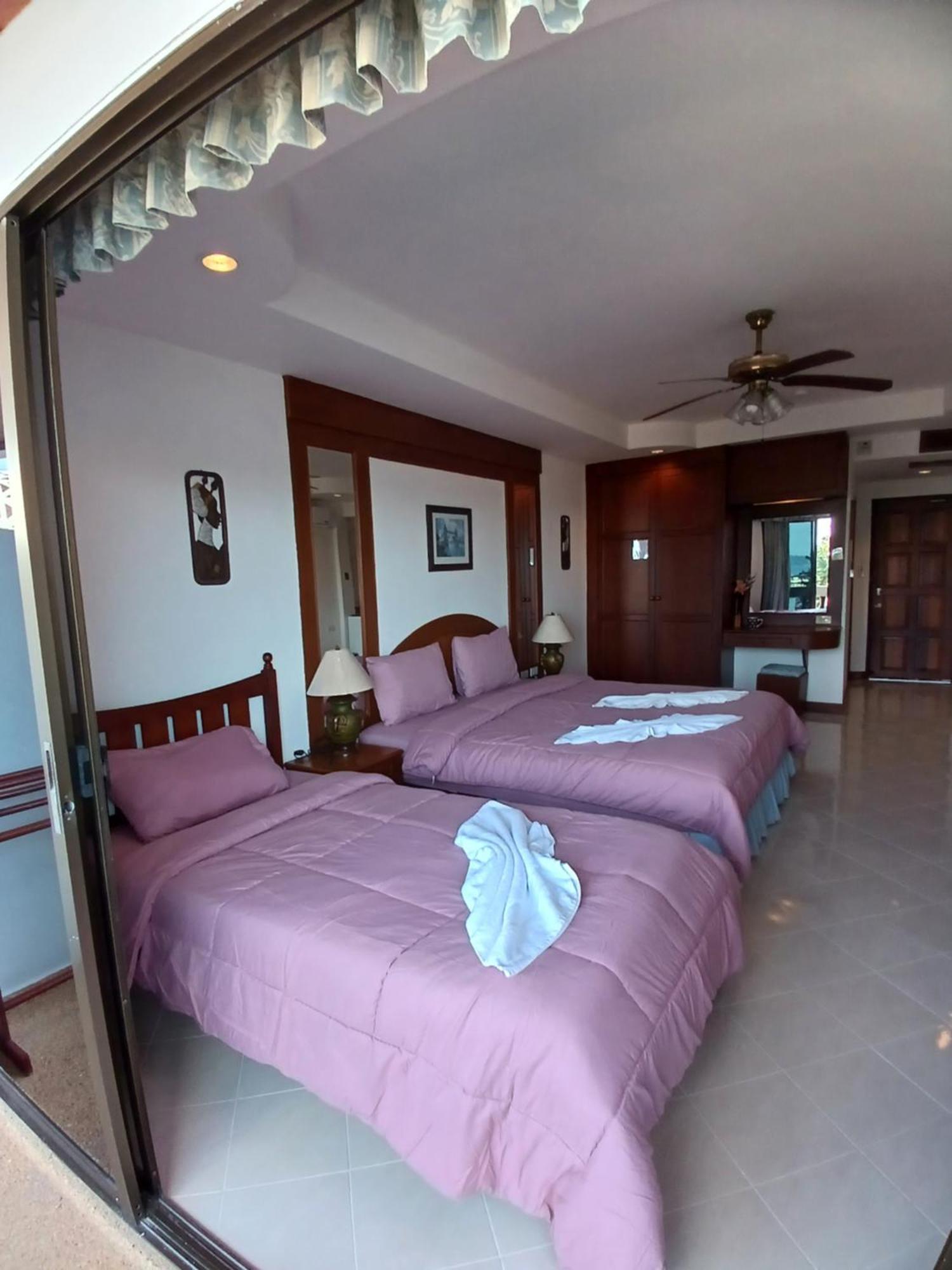 Aksarai Hotel Patong Exterior photo